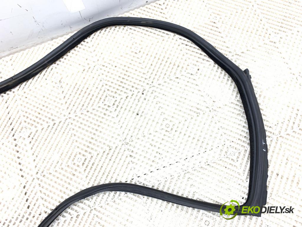 BMW F07 liftback 2013 135 kW 520 d 1995 těsnění dveře zadní část levá strana  (Karoserie ostatní)