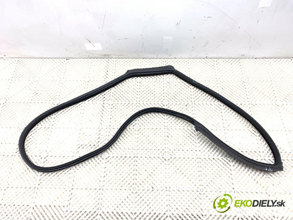 BMW F07 liftback 2013 135 kW 520 d 1995 těsnění dveře zadní část pravá  (Karoserie ostatní)