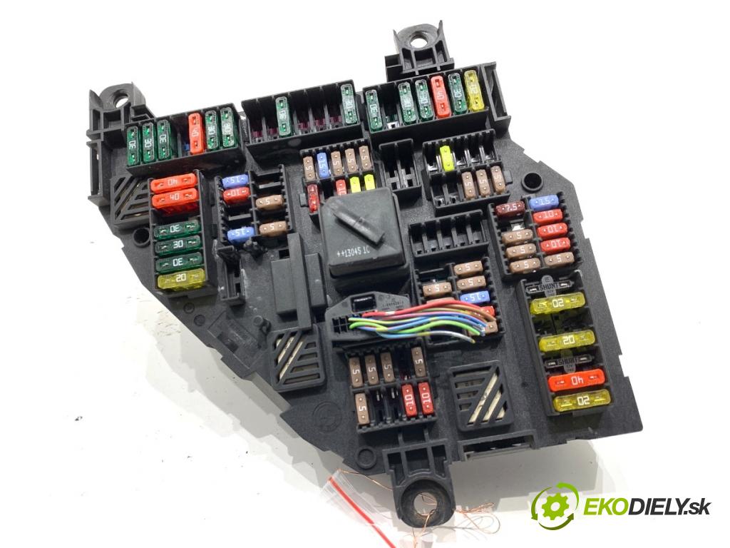 BMW F07 liftback 2013 135 kW 520 d 1995 skříňka poistková 9264924 (Pojistková skříňka)