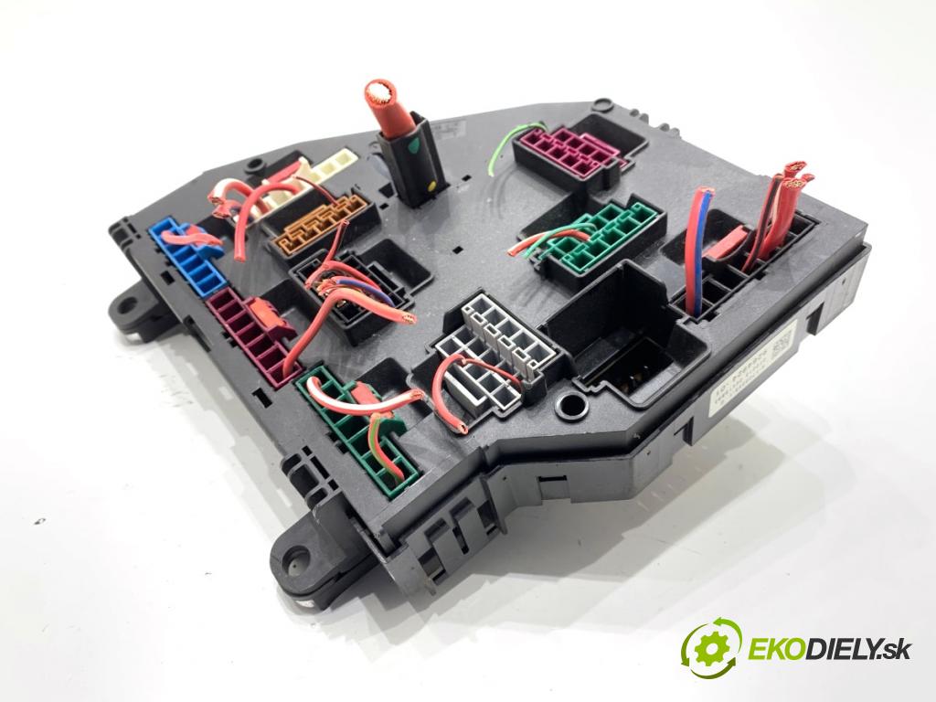 BMW F07 liftback 2013 135 kW 520 d 1995 skříňka poistková 9264924 (Pojistková skříňka)