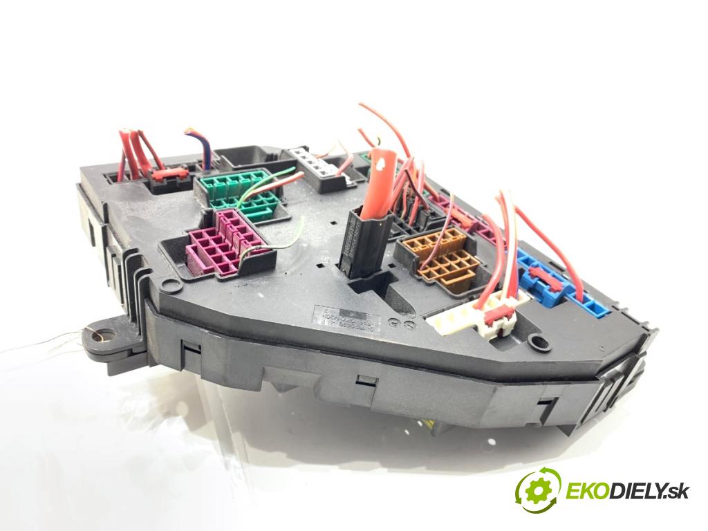 BMW F07 liftback 2013 135 kW 520 d 1995 skříňka poistková 9264924 (Pojistková skříňka)