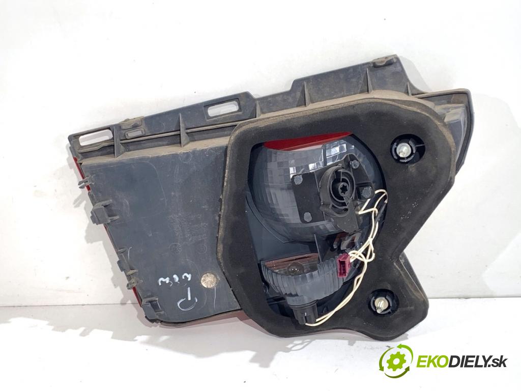 BMW F07 liftback 2013 135 kW 520 d 1995 Svetlo zad pravá vnútorná (Kľučka dverí ostatné)