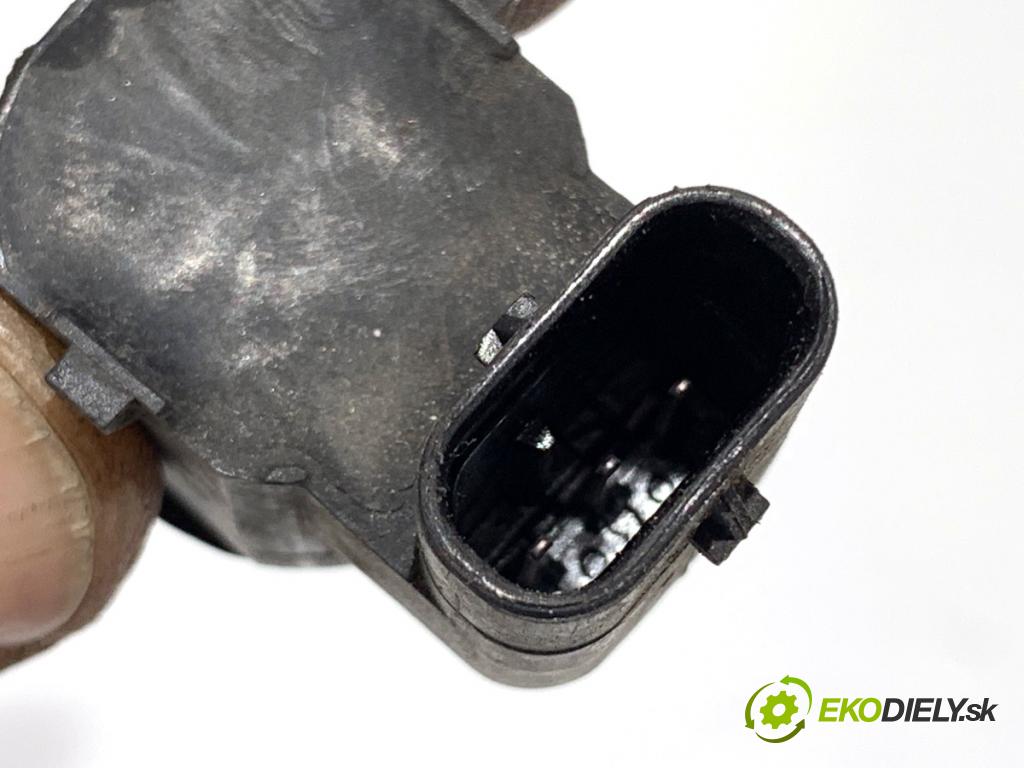 BMW F07 liftback 2013 135 kW 520 d 1995 snímač PDC 9270497
