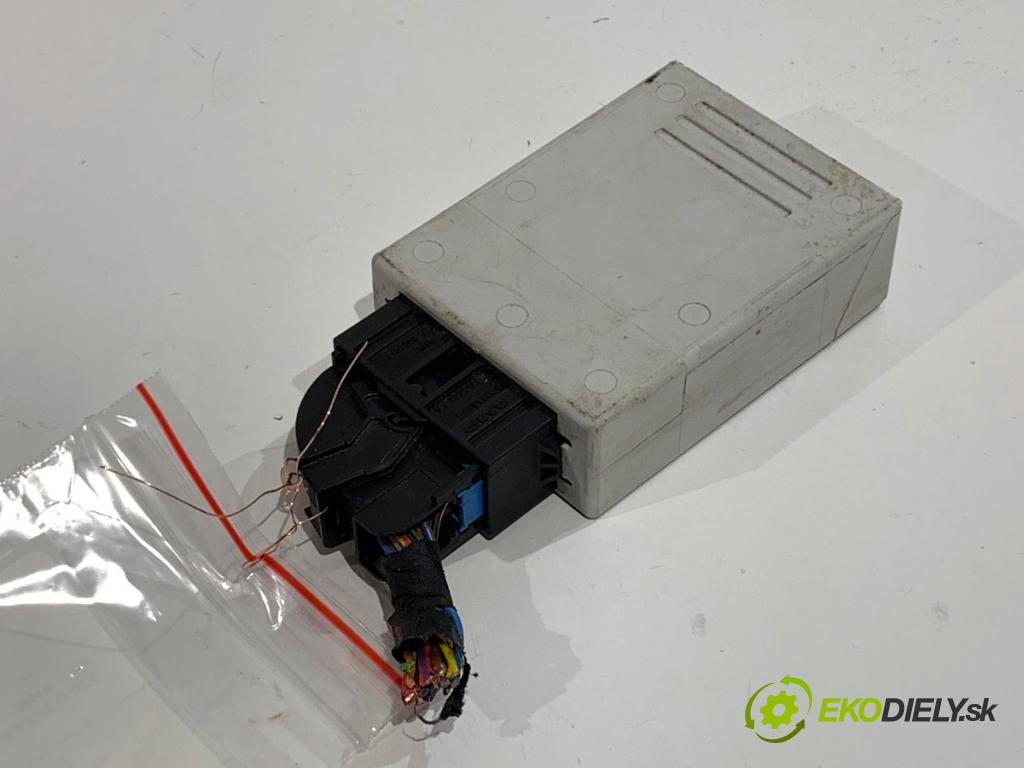 BMW F07 liftback 2013 135 kW 520 d 1995 Modul ťažného oka 6856747 (Riadiaca jednotka ostatné)