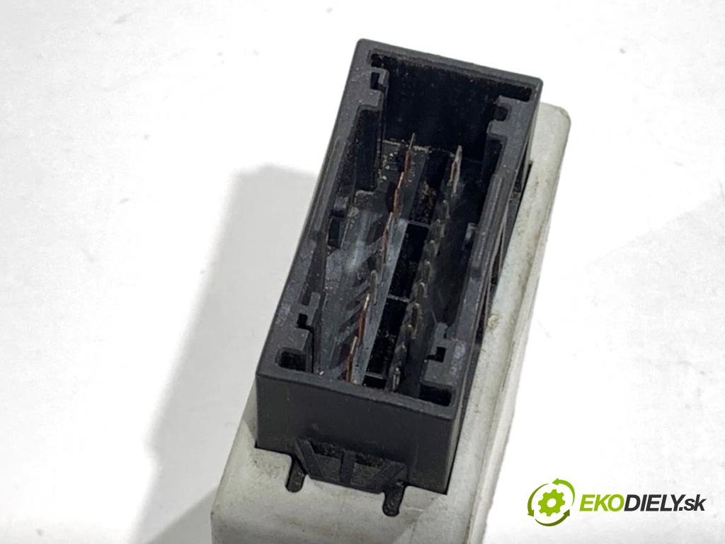 BMW F07 liftback 2013 135 kW 520 d 1995 Modul ťažného oka 6856747 (Riadiaca jednotka ostatné)