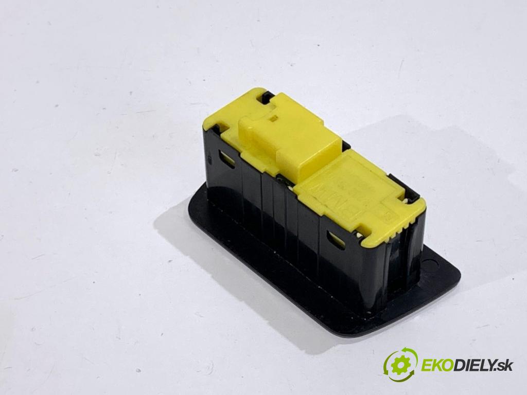 BMW F07 liftback 2013 135 kW 520 d 1995 přepínač zámek dveří 9302262