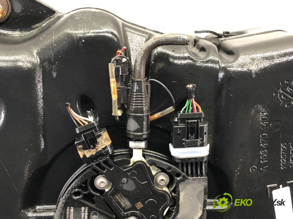 MERCEDES-BENZ GLE SUV 2018 190 kW 350 d 4-matic (166.024) 2987 Nádržka SCR: A1664704401 A0994710475