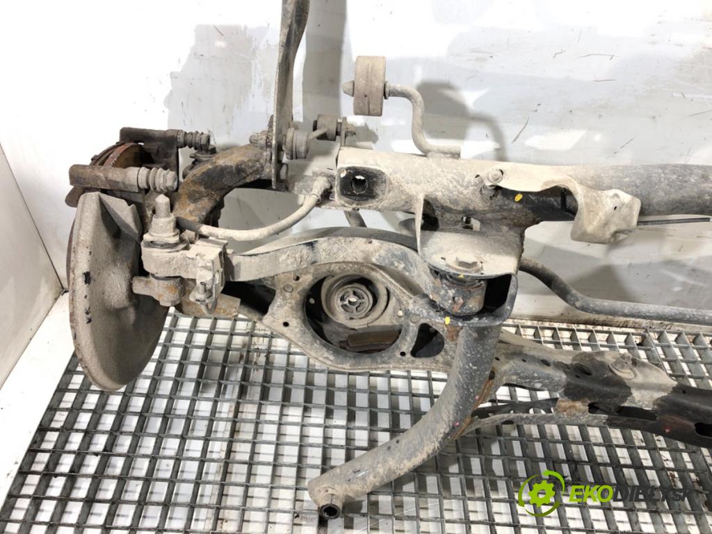 VW PASSAT B7 sedan 2015 125 kW 1.8 TSI 1798 Výstuha zad