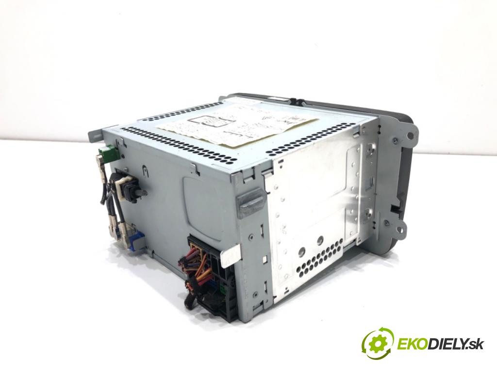 VW PASSAT B7 sedan 2015 125 kW 1.8 TSI 1798 RADIO Navigácia 1K0035274P (Audio zariadenie)