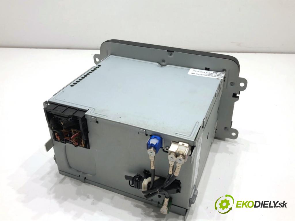 VW PASSAT B7 sedan 2015 125 kW 1.8 TSI 1798 RADIO Navigácia 1K0035274P (Audio zariadenie)