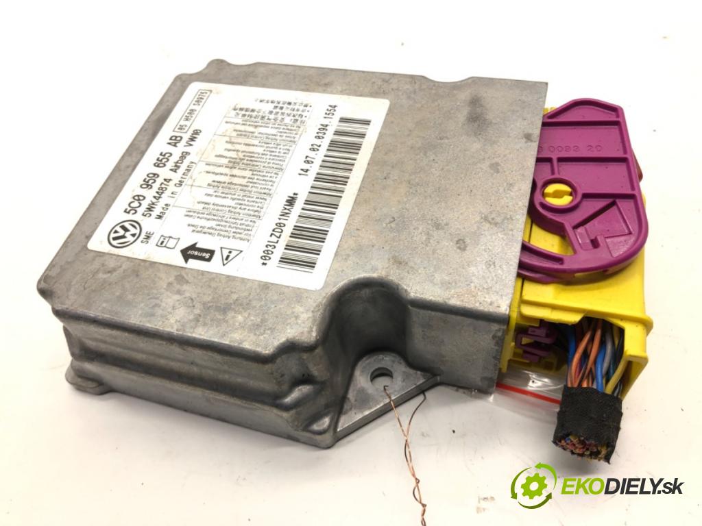 VW PASSAT B7 sedan 2015 125 kW 1.8 TSI 1798 senzor airbag 5C0959655AB (Snímač)