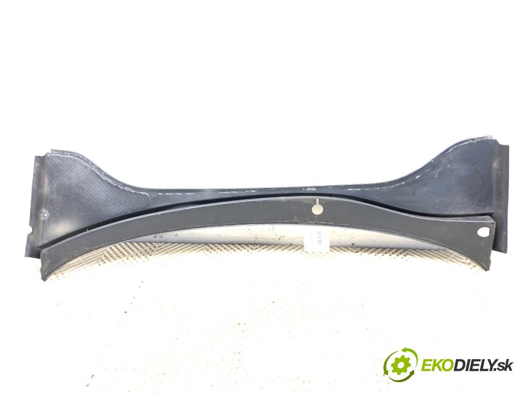 VW PASSAT B7 sedan 2015 125 kW 1.8 TSI 1798 Torpédo, plast pod čelné okno 561819415B (Torpédo (plast pod čelným sklom))