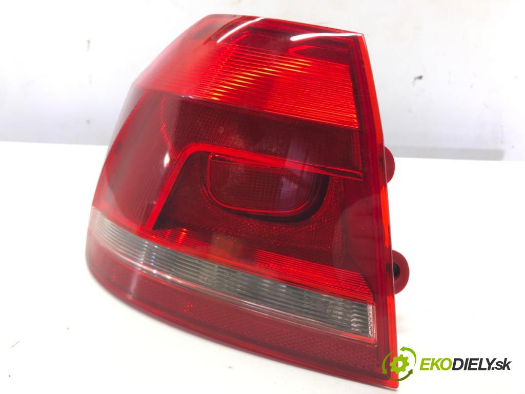 VW PASSAT B7 sedan 2015 125 kW 1.8 TSI 1798 Svetlo ľavy zad 561945095H