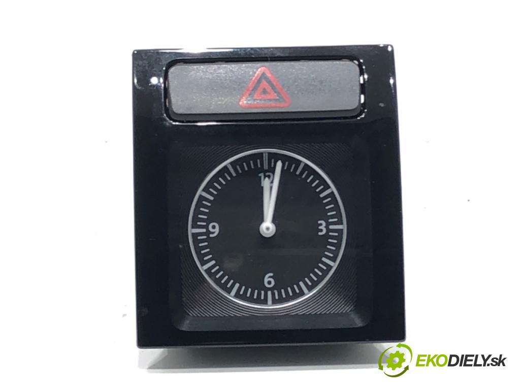 VW PASSAT B7 sedan 2015 125 kW 1.8 TSI 1798 Displej 561919204B (Prístrojová doska)