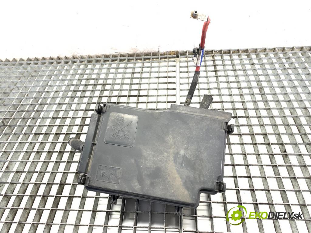 OPEL VIVARO B Autobus 2019 89 kW 1.6 CDTI (06) 1598 Skrinka poistková 93452999 (Poistková skrinka)