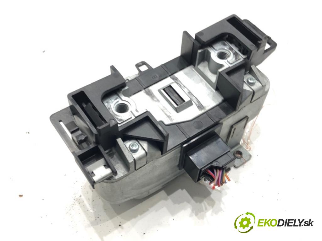 VW PASSAT B7 sedan 2015 125 kW 1.8 TSI 1798 blokáda volantu 5K0905861C (Riadenie ostatné)