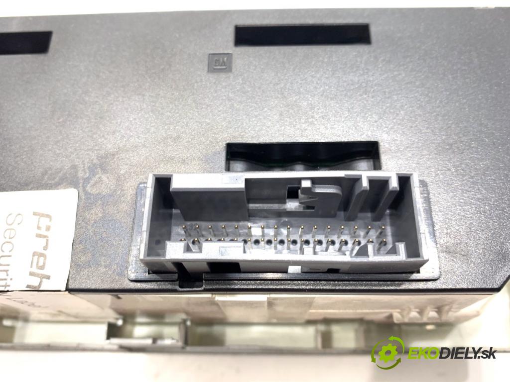 OPEL ZAFIRA B nadwozie wielkoprzestrzenne (MPV) 2006 88 kW 1.9 CDTI (M75) 1910 Panel ovládania kúrenia 13201300 (Prepínacie páčky pod volantom)