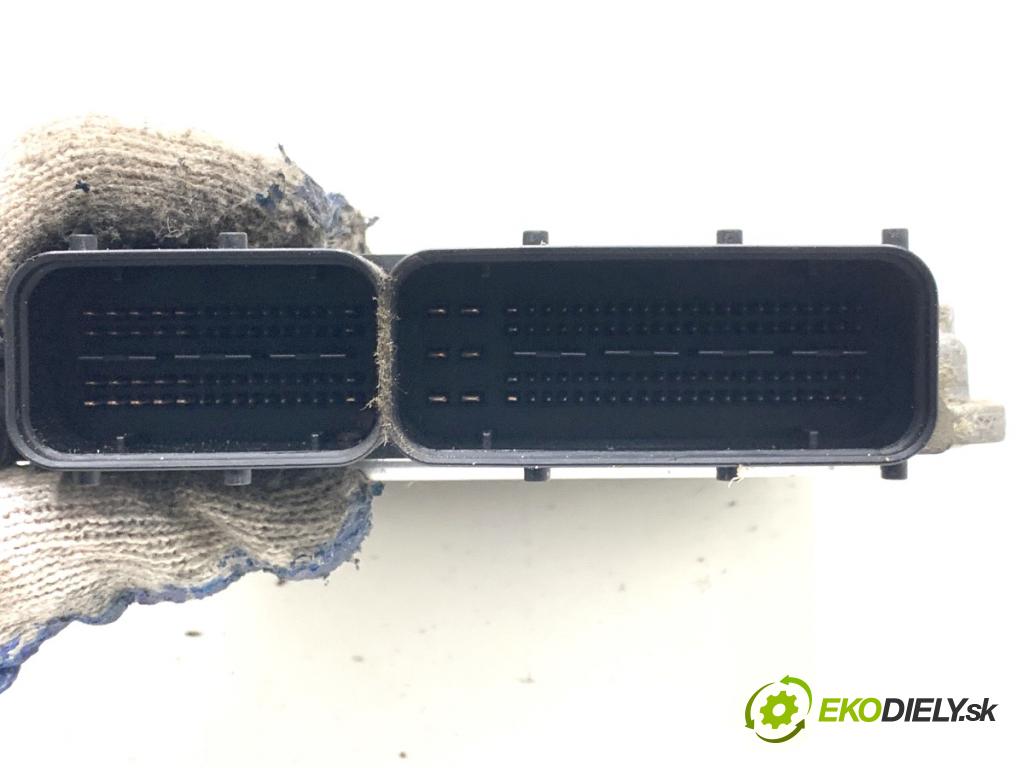 VW GOLF V liftback 2004 77 kW 1.9 TDI 1896 riadiaca jednotka Motor 03G906016CB (Riadiaca jednotka)