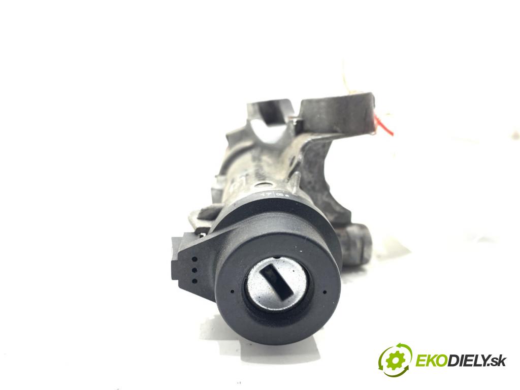 AUDI A4 B7 Kombi 2005 103 kW 2.0 TDI 1968 spinačka 4B0905851M (Spínacia skrinka)