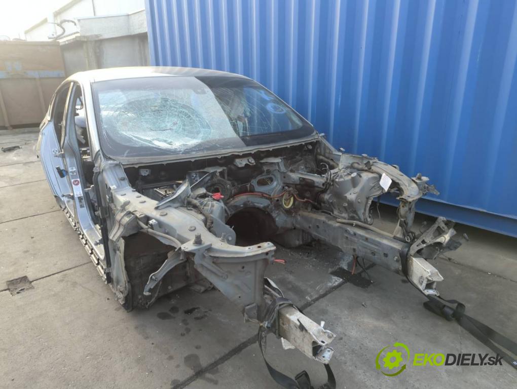 BMW F07 liftback 2013 135 kW 520 d 1995 KAROSERIA ČTVRŤÁK blatník zadní část levý pravý práh střecha PODŁUŻNICA levý pravý 
