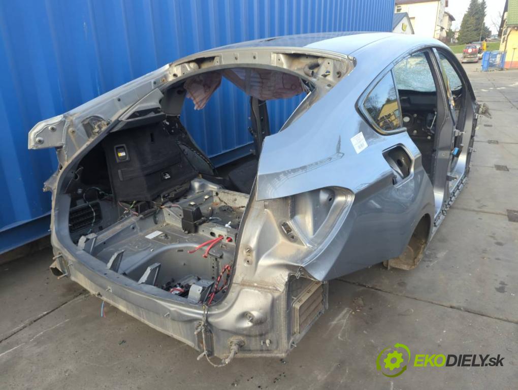 BMW F07 liftback 2013 135 kW 520 d 1995 KAROSERIA ČTVRŤÁK blatník zadní část levý pravý práh střecha PODŁUŻNICA levý pravý