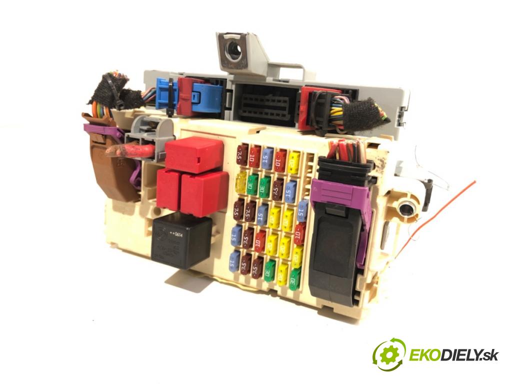 ALFA ROMEO 159 sedan 2006 110 kW 1.9 JTDM 16V (939AXC1B, 939AXC12) 1910 skříňka poistková 501202110040 (Pojistková skříňka)