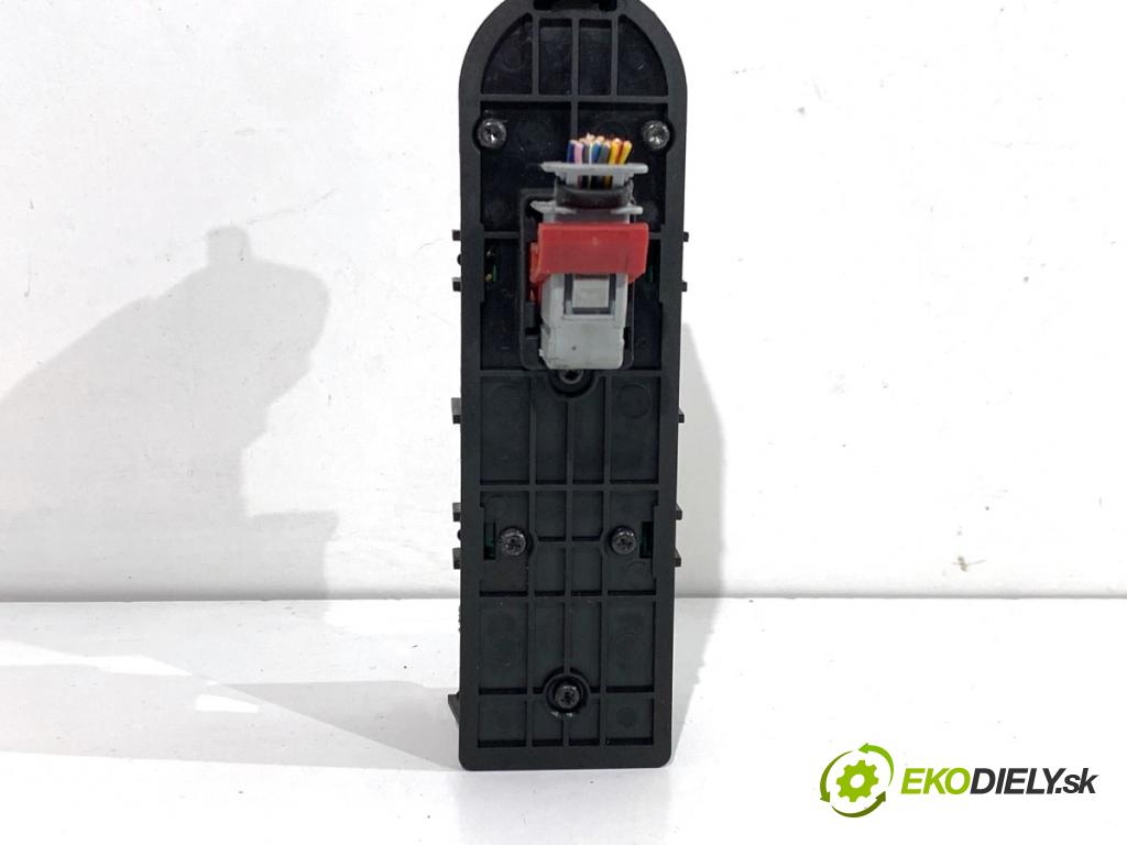 ALFA ROMEO 159 sedan 2006 110 kW 1.9 JTDM 16V (939AXC1B, 939AXC12) 1910 Prepínač okien  (Prepínacie páčky pod volantom)