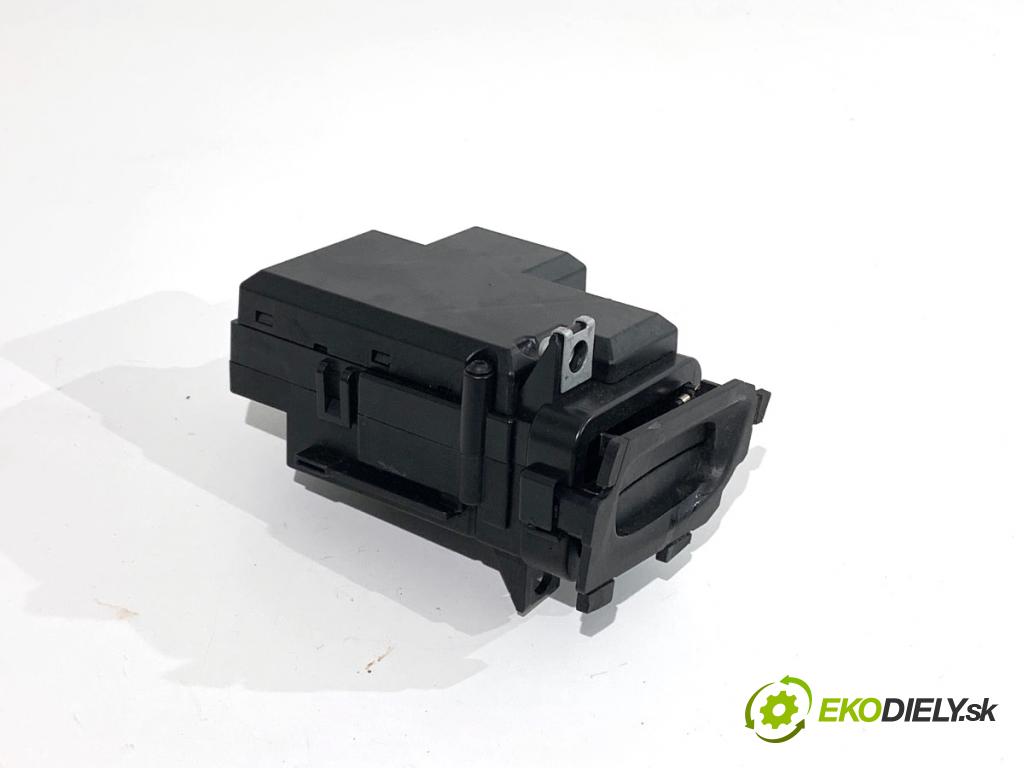 AUDI Q5 8R SUV 2010 125 kW 2.0 TDI quattro 1968 spinačka 8K0909131D (Spínacia skrinka)