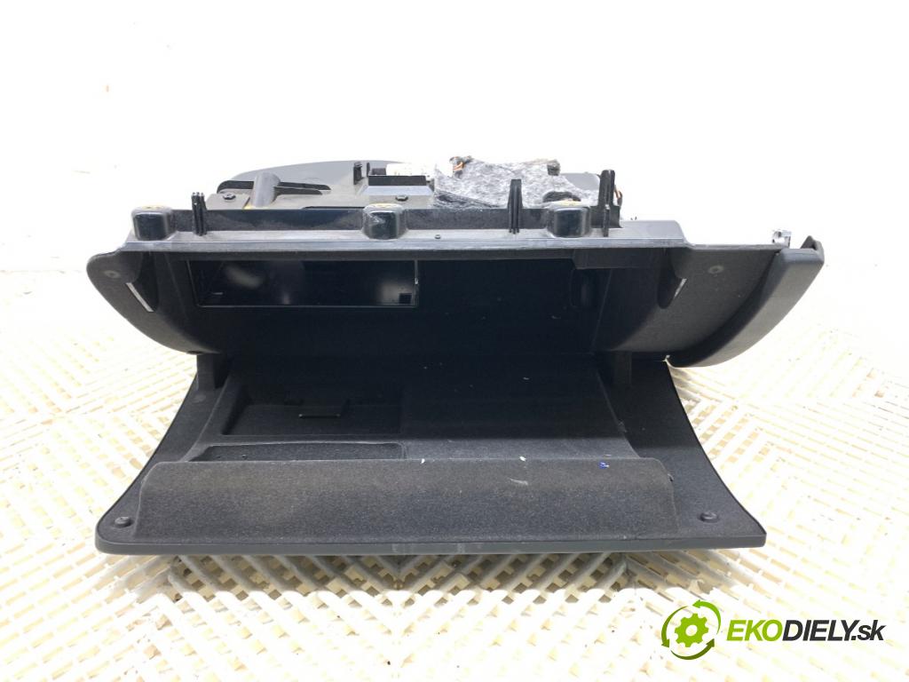 AUDI Q5 8R SUV 2010 125 kW 2.0 TDI quattro 1968 Priehradka, kastlík spolujazdca  (Priehradka (kastlík))