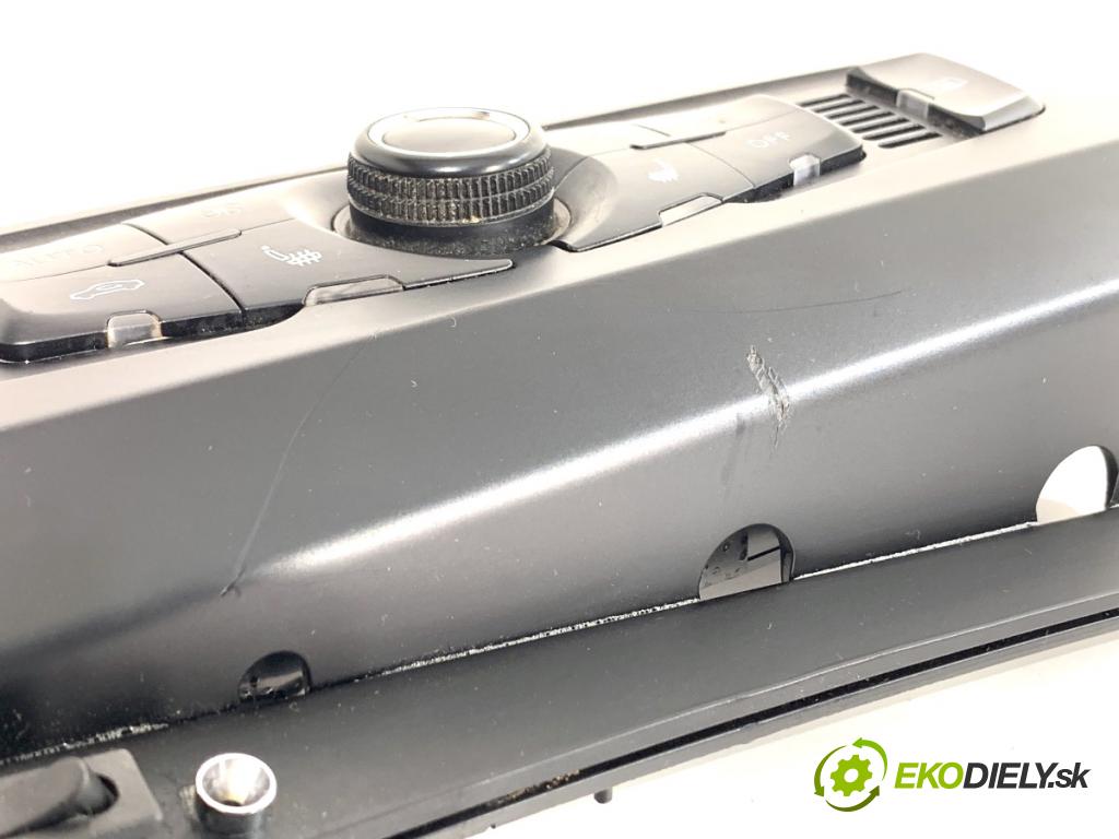 AUDI Q5 8R SUV 2010 125 kW 2.0 TDI quattro 1968 Panel ovládania kúrenia 8T1820043AN (Prepínacie páčky pod volantom)