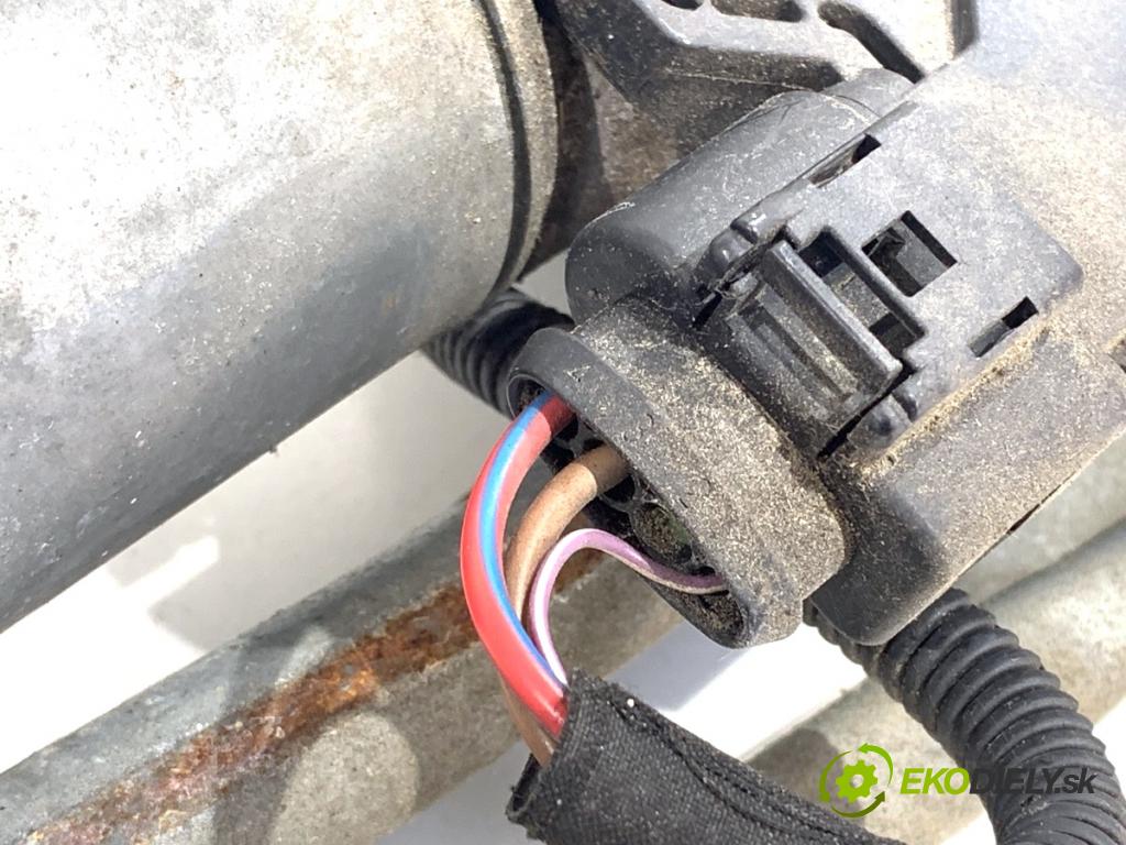 AUDI Q5 8R SUV 2010 125 kW 2.0 TDI quattro 1968 Mechanizmus stieračov predný 8R1955119A (Motorček stieračov predný)