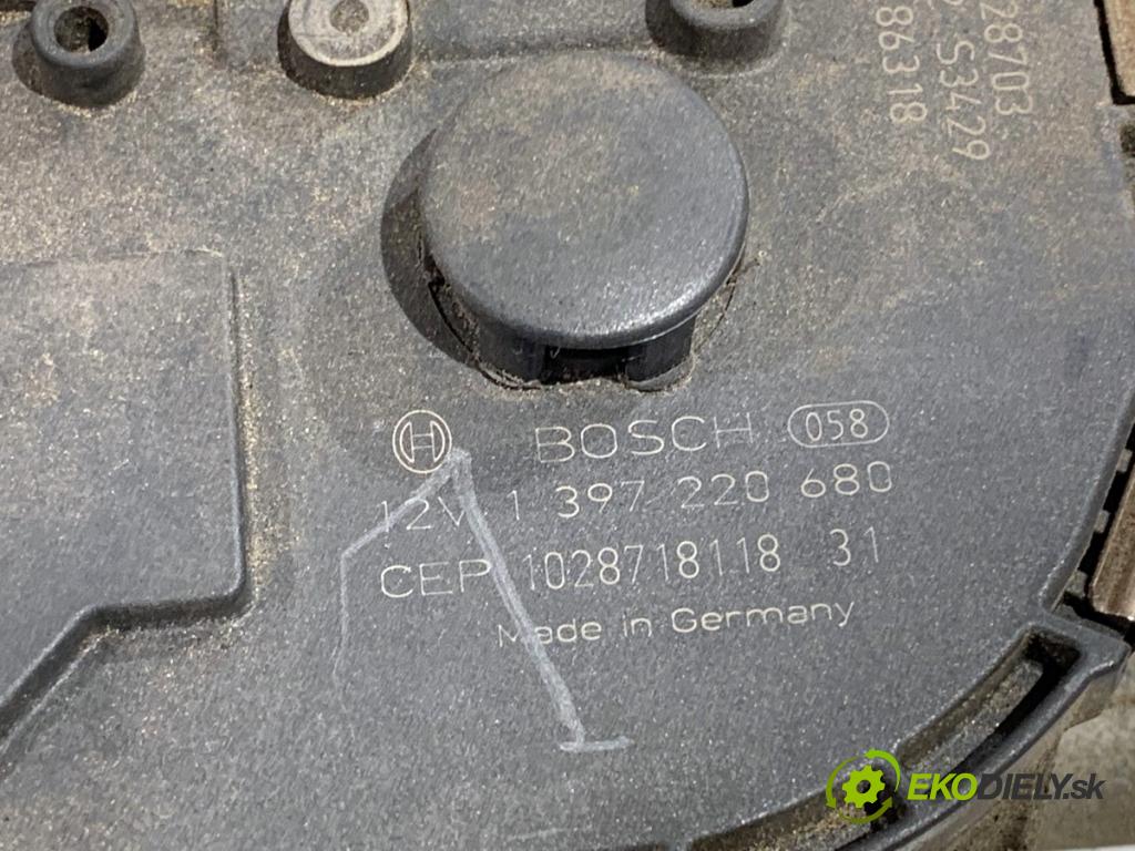 AUDI Q5 8R SUV 2010 125 kW 2.0 TDI quattro 1968 Mechanizmus stieračov predný 8R1955119A (Motorček stieračov predný)