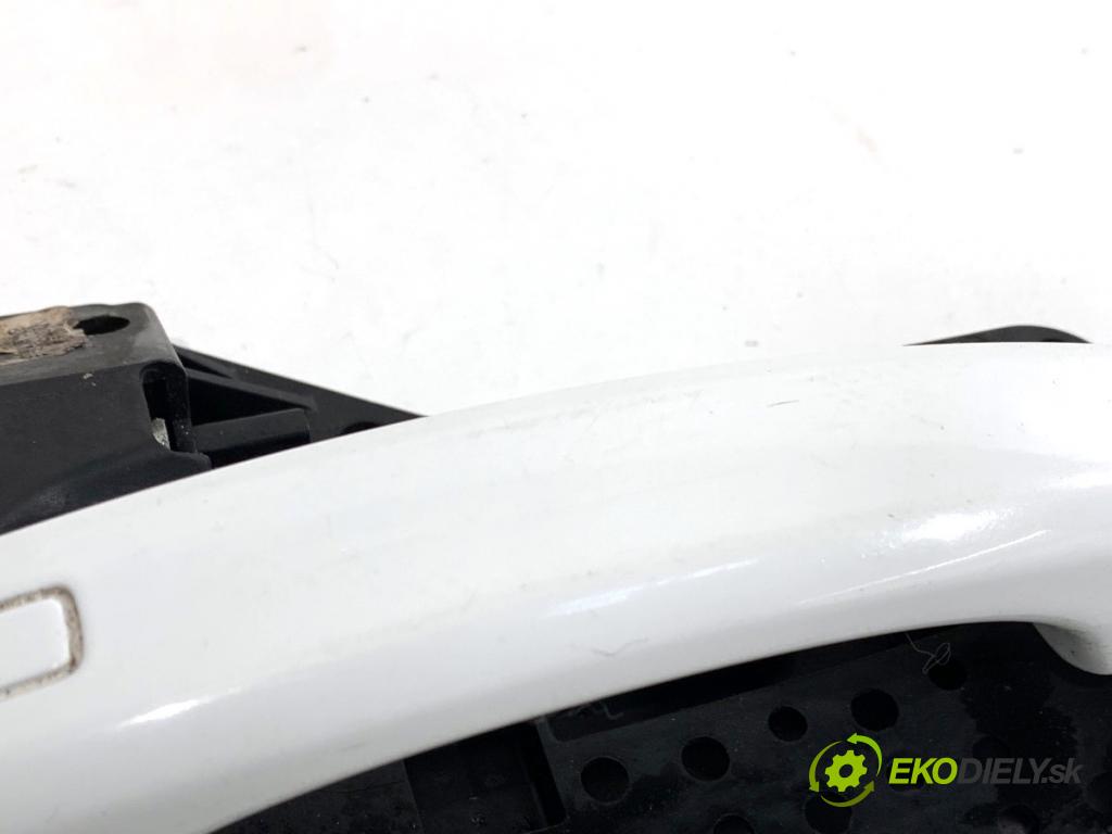 AUDI Q5 8R SUV 2010 125 kW 2.0 TDI quattro 1968 Kľučka vonkajšia ľavy zad 8T01837885A