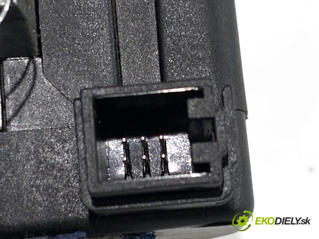 AUDI Q5 8R SUV 2010 125 kW 2.0 TDI quattro 1968 blokáda volantu 8K0905852D (Řízení ostatní)