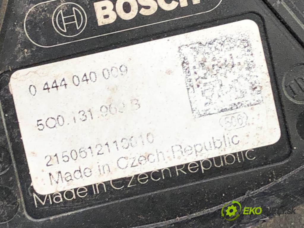 VW PASSAT B8 Kombi 2016 140 kW 2.0 TDI 1968 Nádržka SCR: 3Q0131877C