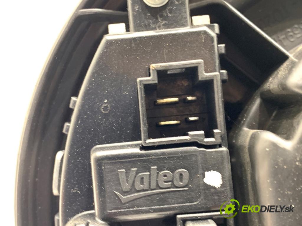 VW PASSAT B8 Kombi 2016 140 kW 2.0 TDI 1968 ventilátor kúrenia 3Q1819021E