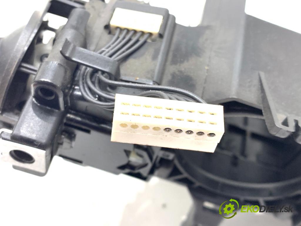 VW PASSAT B8 Kombi 2016 140 kW 2.0 TDI 1968 Prepínač kombinovaný 5Q0953502M (Prepínacie páčky pod volantom)