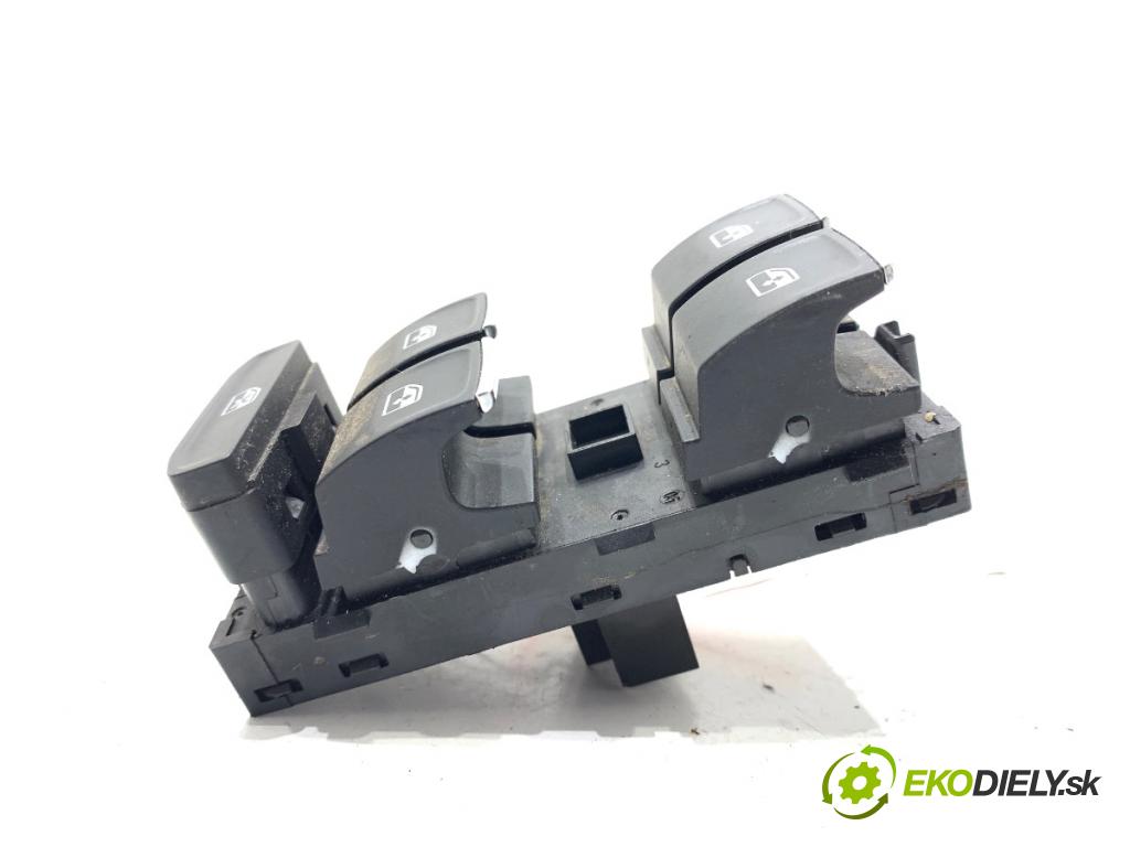 VW PASSAT B8 Kombi 2016 140 kW 2.0 TDI 1968 Prepínač okien 5G0959857E (Prepínacie páčky pod volantom)