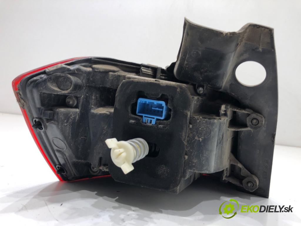 VW PASSAT B8 Kombi 2016 140 kW 2.0 TDI 1968 Svetlo pravy zad