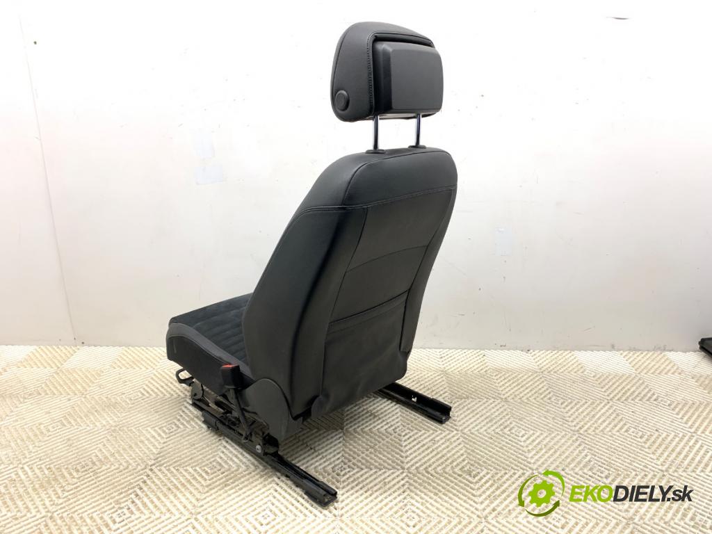 VW PASSAT B8 Kombi 2016 140 kW 2.0 TDI 1968 Sedadlo pravy predný