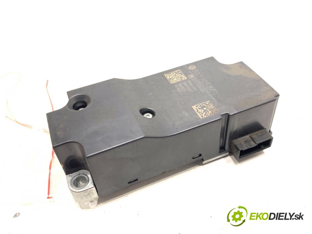 VW PASSAT B8 Kombi 2016 140 kW 2.0 TDI 1968 blokáda volantu 3Q090586 (Řízení ostatní)