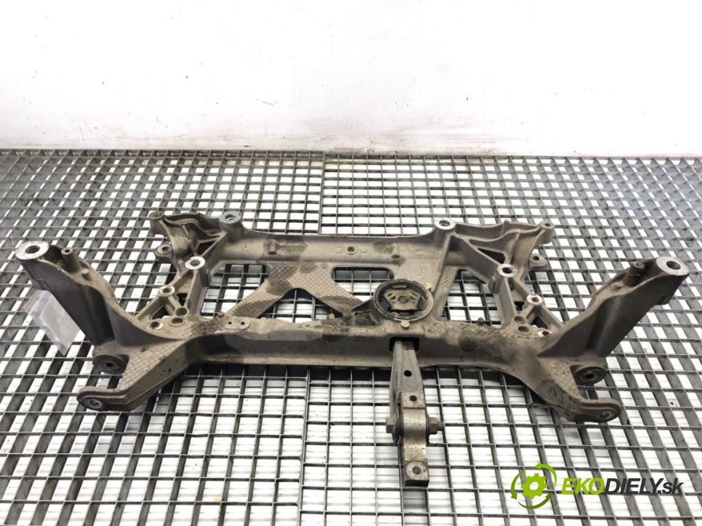 VW PASSAT B8 Kombi 2016 140 kW 2.0 TDI 1968 výztuha pod motor 3Q0199369E (Přední výztuha)