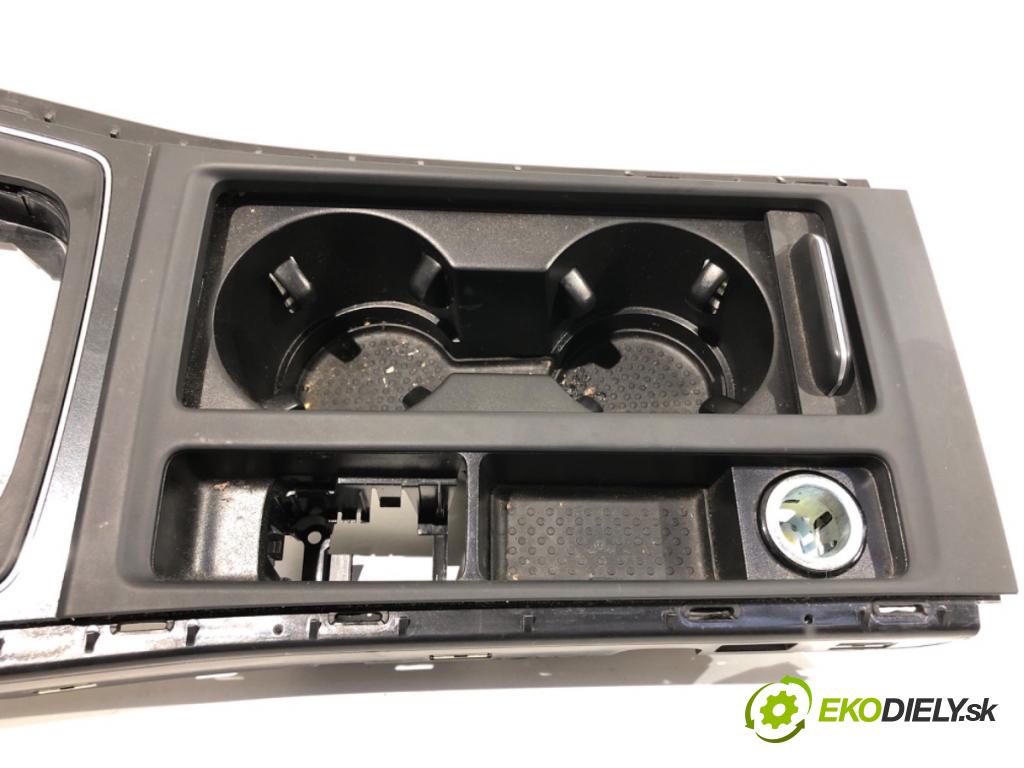 VW GOLF VII Kombi 2019 96 kW 1.5 TSI 1495 Držiak na nápoje 5G1863245F (Držiak (úchyt) na nápoje)