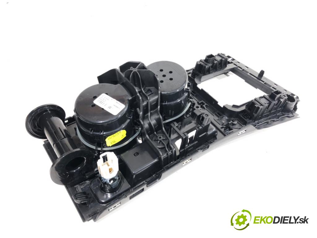 VW GOLF VII Kombi 2019 96 kW 1.5 TSI 1495 Držiak na nápoje 5G1863245F (Držiak (úchyt) na nápoje)