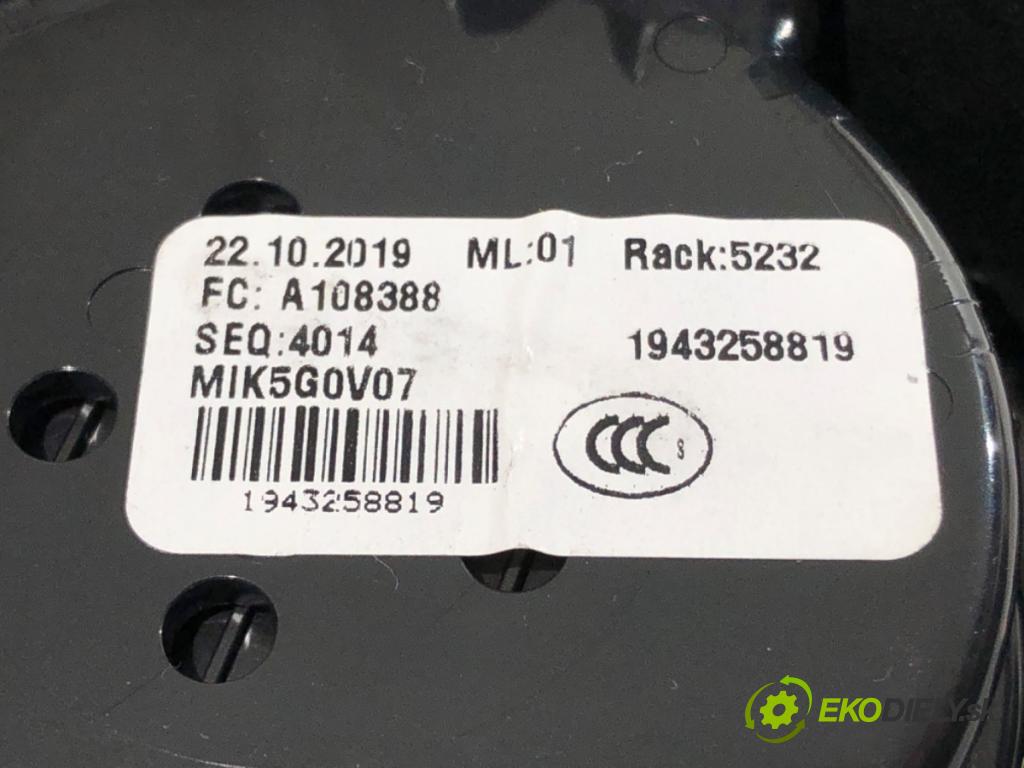 VW GOLF VII Kombi 2019 96 kW 1.5 TSI 1495 Držiak na nápoje 5G1863245F (Držiak (úchyt) na nápoje)