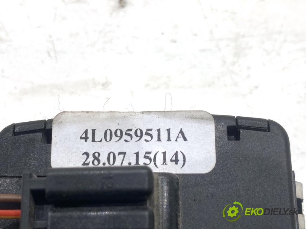 AUDI A8 D4 sedan 2011 258 kW 4.2 TDI quattro 4134 Prepínač otvárania ťažného oka 4L0959511A
