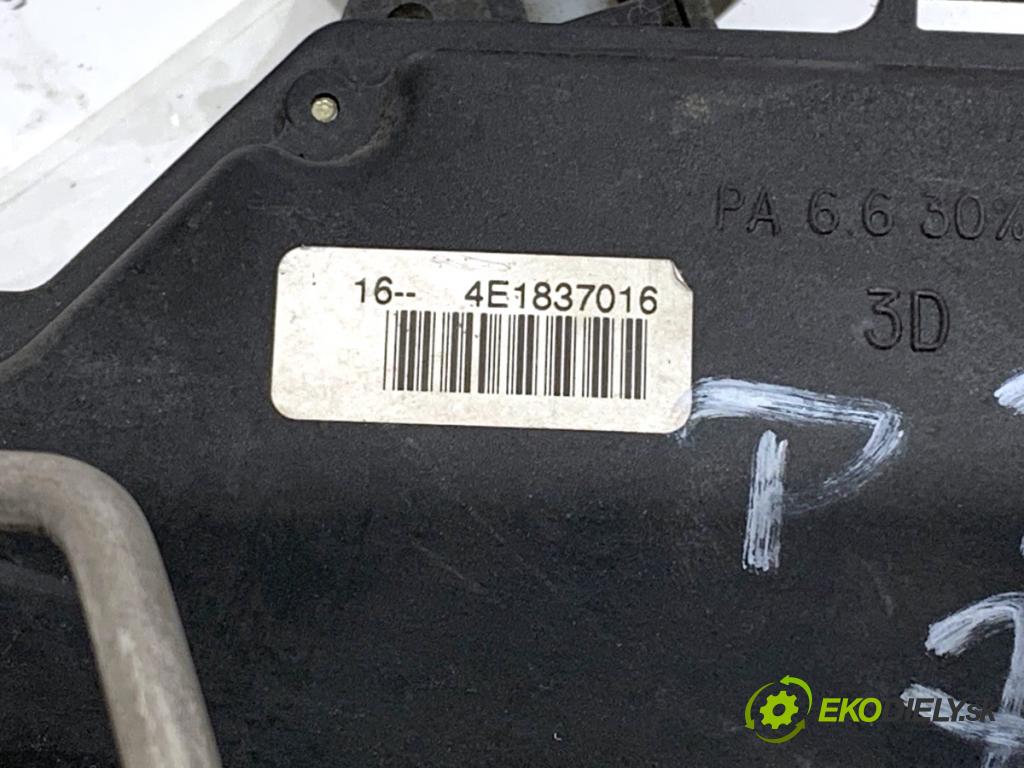 AUDI A3 8P liftback 2004 103 kW 2.0 TDI 1968 zámok Dvere pravy predný 4E1837016