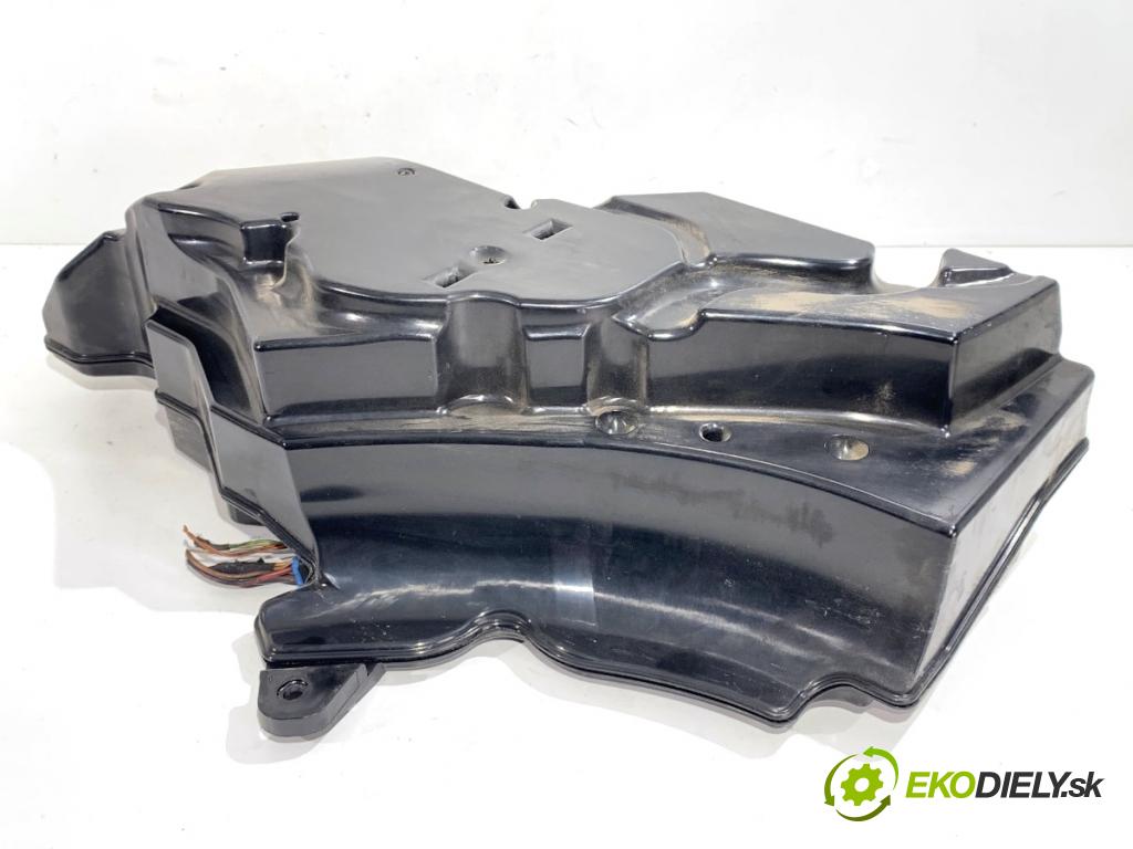 AUDI A3 8P liftback 2004 103 kW 2.0 TDI 1968 subwoofer 8P3035382 (Audio zariadenie)