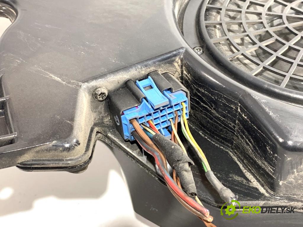 AUDI A3 8P liftback 2004 103 kW 2.0 TDI 1968 subwoofer 8P3035382 (Audio zariadenie)