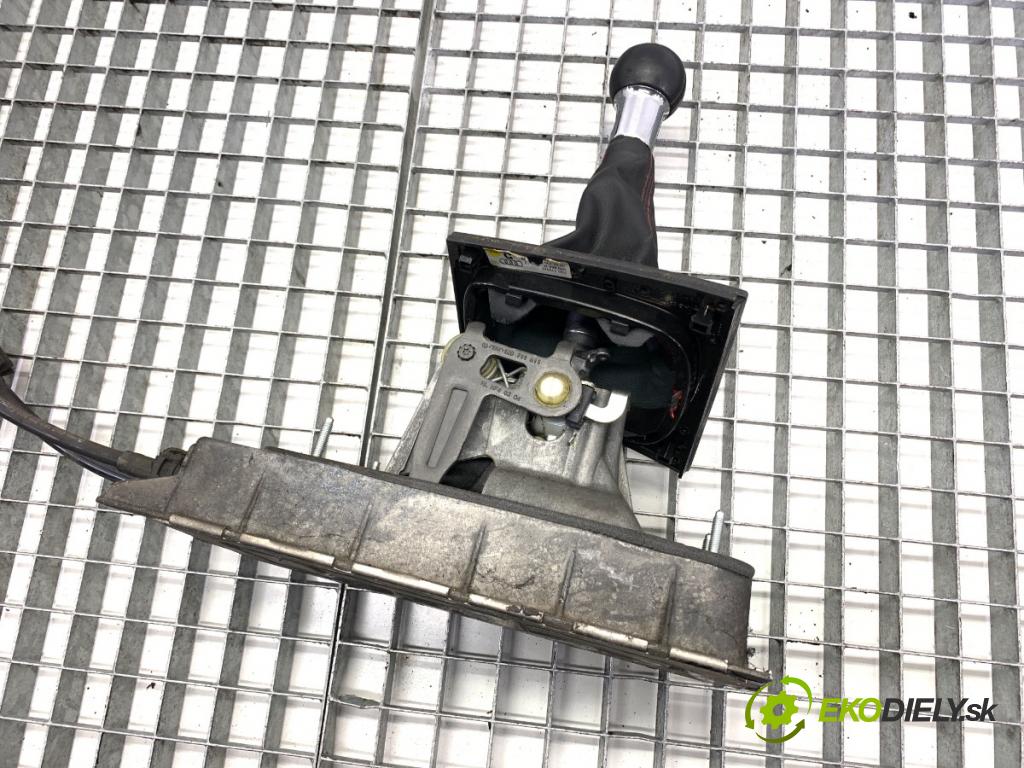 AUDI A3 8P liftback 2004 103 kW 2.0 TDI 1968 Kulisa 1K0711049AF (Rýchlostná páka (kulisa))